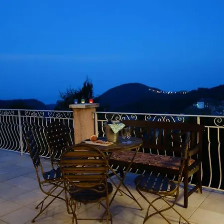 Corse Entre Terre Et Avec Vue Magnifique. *
